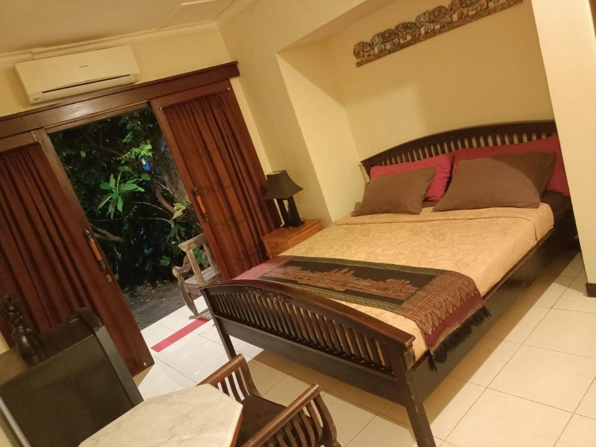 דנפסאר Villa Layang Bulan A Homey Guesthouse For Men Near The Beach In North Kuta מראה חיצוני תמונה