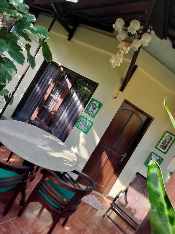 דנפסאר Villa Layang Bulan A Homey Guesthouse For Men Near The Beach In North Kuta מראה חיצוני תמונה